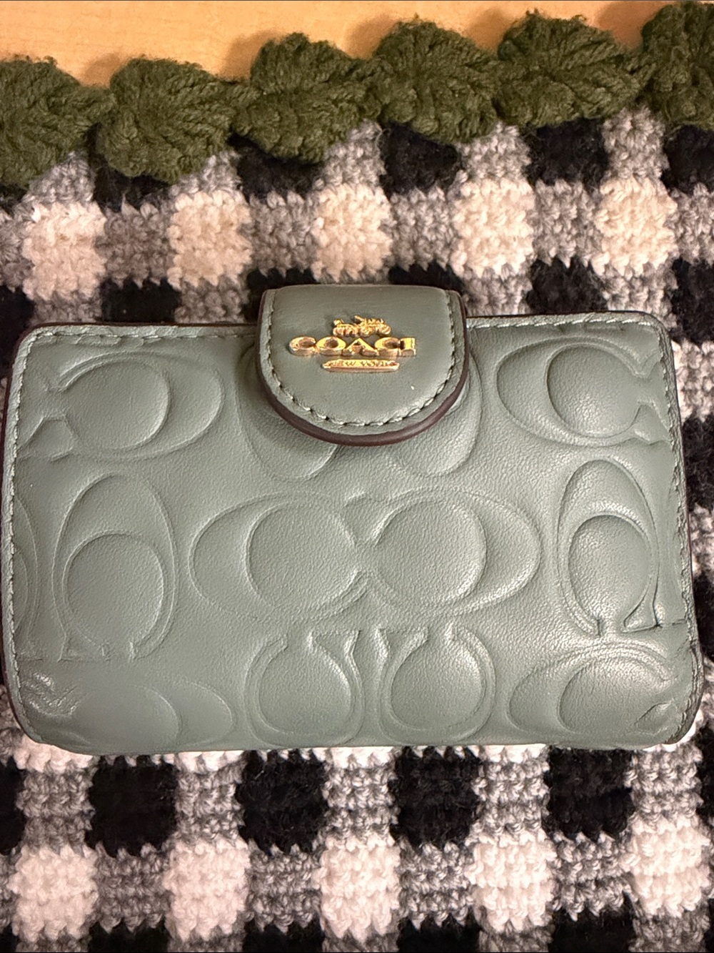 Coach Medium Zip Wallet in Signature smooth puffy leather Green/Blue